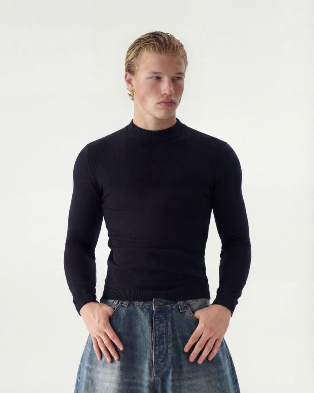 Model wearing black heavy crop tee from Revivo Avenue.