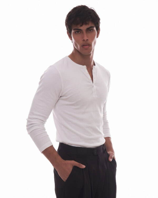 Unisex white henley shirt from Revivo Avenue, Parisian menswear brand.