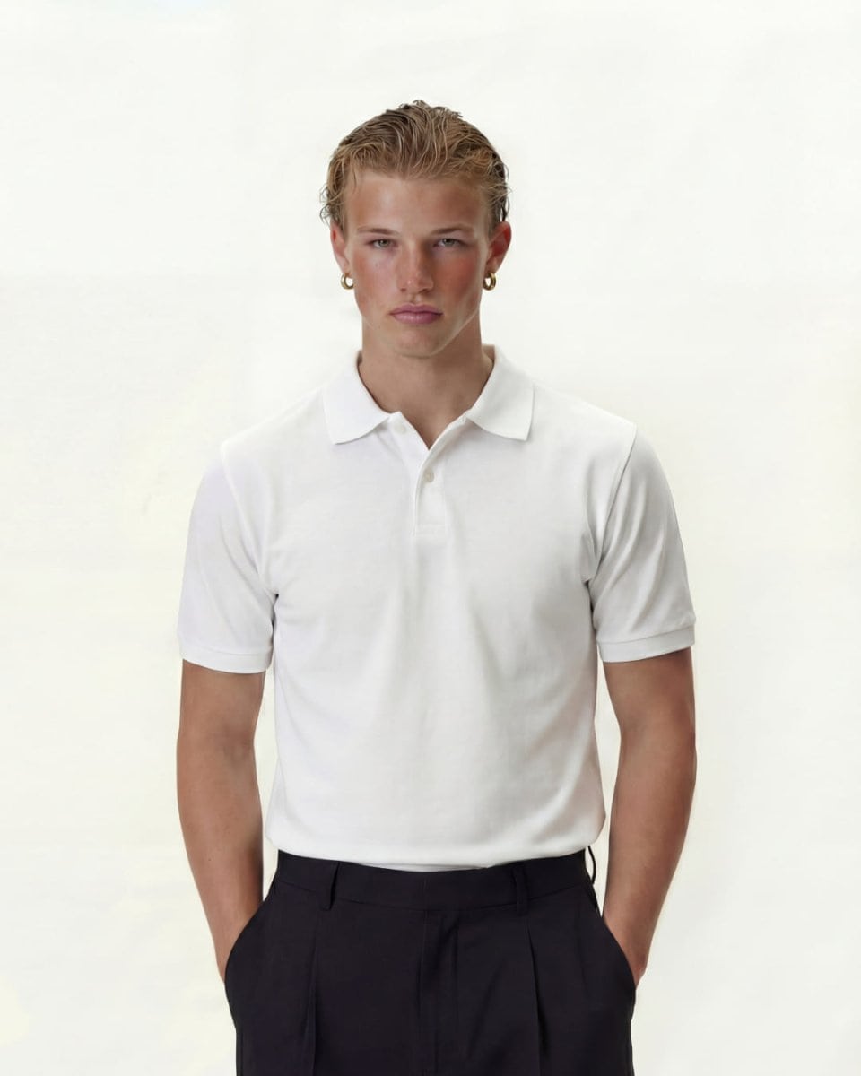 Unisex black Piqué crop polo shirt from Revivo Avenue, Parisian menswear brand.